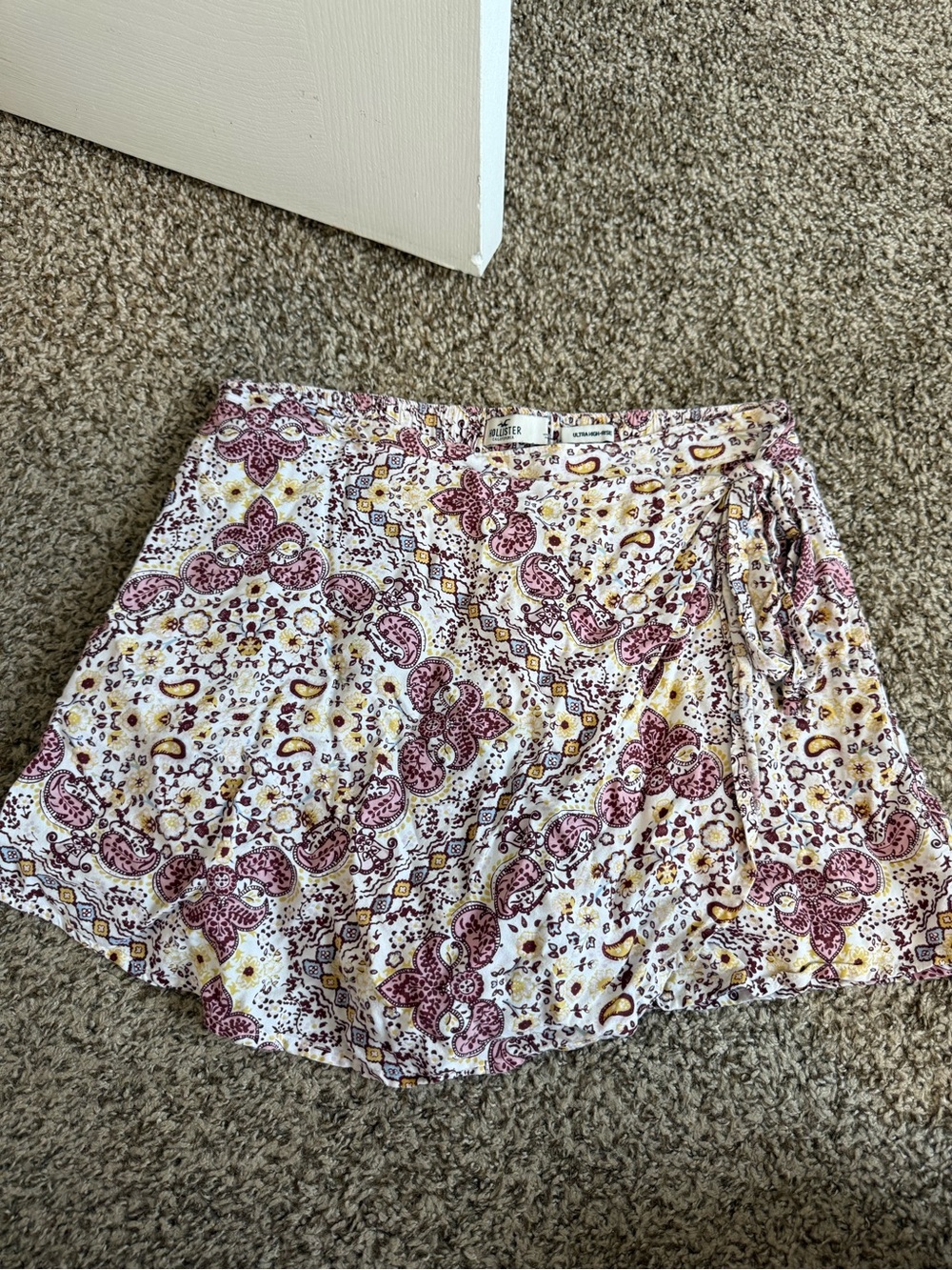 Hollister White Floral Paisley Wrap Skort with Mauve and Mustard Accents